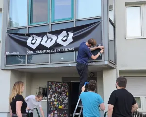Banner Aufhängen